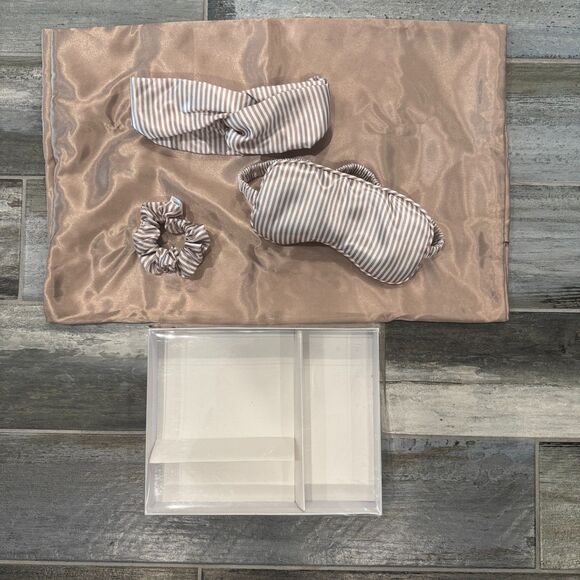 Gift Set, Pillowcase 20" x 26", Envelope Closure, Eye Mask, Hair Tie & Scrunchie - Picture 3 of 3